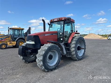 schemat przedstawiający umiejscowienie naklejek na karoserii ciągnika Case IH MX110