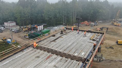 Zdjęcie: Prace zbrojeniowe na placu budowy