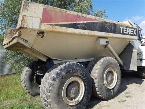 Wozidło przegubowe Terex TA30 w akcji na placu budowy