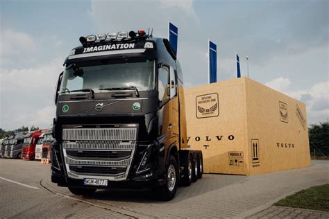 Volvo FH16 ciężarówka w terenie, transport ponadnormatywny