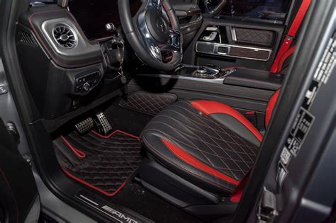 Zdjęcie wnętrza kabiny Mercedes-Benz Actros MP4 z widokiem na deskę rozdzielczą