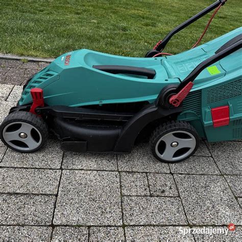 Zdjęcie kosiarki Bosch ARM 34 Ergo z bliska, prezentujące uchwyty Ergoflex