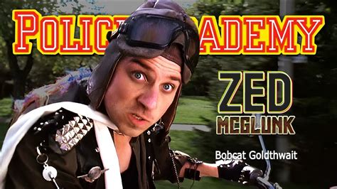 Bobcat Goldthwait jako Zed z Akademii Policyjnej, w mundurze lub w cywilu