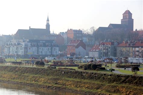 Widok na rozwijające się miasto Tczew z nowoczesnymi budowami