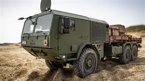 Prototypy ciężarówek Jelcz 3. generacji 6x6 i 8x8 na targach obronnych