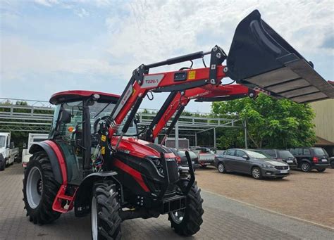 Ciągnik Farmer z silnikiem MMZ i ładowaczem czołowym teleskopowym Emplex