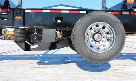 Infographic illustrating the benefits of lifting an axle on a semi-trailer: fuel savings, tire wear reduction, maneuverability increase