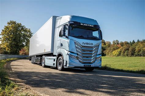 Tematyczne zdjęcie ciężarówki IVECO S-WAY w barwach Wielton Logistic