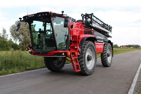 Samojezdny opryskiwacz Horsch Leeb VN z regulowanym rozstawem kół i prześwitem