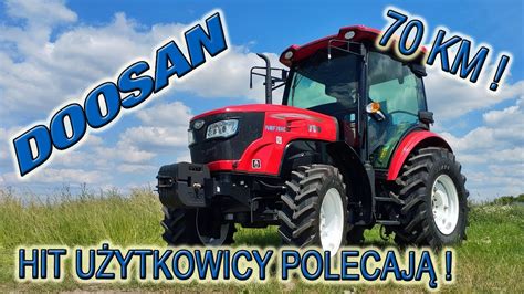 Schemat pokazujący różnorodne zastosowania ciągnika o mocy do 70 KM: załadunek ładowaczem czołowym, odśnieżanie, praca z pługiem, jazda z przyczepą