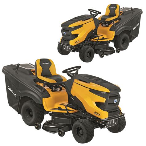 Traktor ogrodowy Cub Cadet XT1 w akcji na zadbanym trawniku