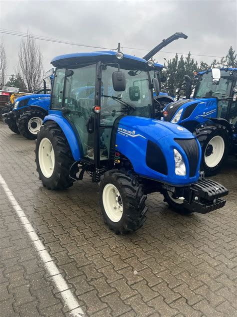 Ciągnik marki New Holland model Boomer 50