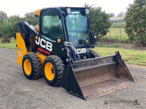 Miniladowarka JCB Robot 190 HF w akcji