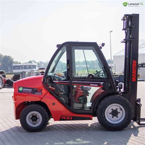 Zdjęcie terenowego wózka widłowego Manitou MSI 35 ST5 w akcji.
