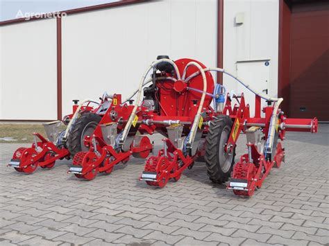 Siewnik punktowy Weremczuk Max Pneumatic z widocznymi sekcjami wysiewającymi