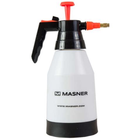 Opryskiwacz ciśnieniowy używany do czyszczenia felg samochodowych