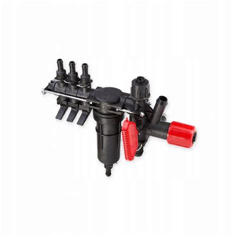 Zdjęcie przedstawiające detale opryskiwacza: zawór bezpieczeństwa, dyszę i filtr