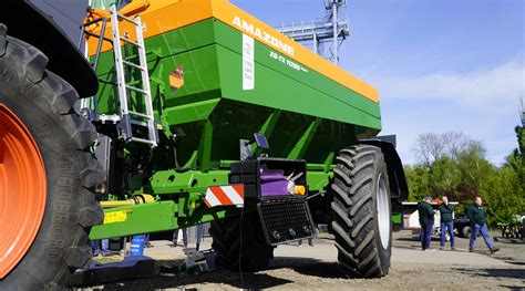 Schemat prawidłowego i nieprawidłowego wysiewu nawozu