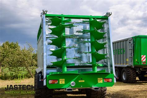 Zdjęcie rozrzutnika Jastech MEGA 27 w akcji