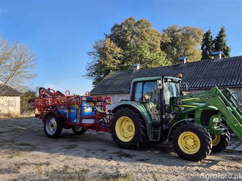 Zdjęcie opryskiwacza przyczepianego Biardzki 2000l 15m w akcji na polu