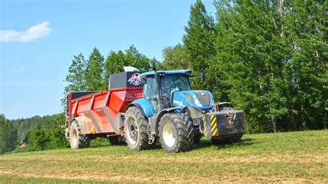 Zdjęcie rozrzutnika jednoosiowego N277 CERBERUS w akcji na polu