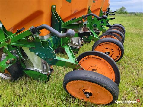 Diagram pokazujący poszczególne części składowe siewnika ręcznego kołowego