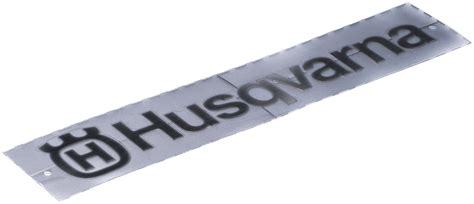 Naklejka z logo Husqvarna na masce traktora ogrodowego