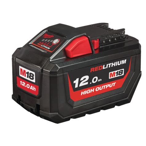 Zdjęcie przedstawiające akumulator Milwaukee M18 HIGH OUTPUT 12.0 Ah wraz z ładowarką i innymi narzędziami z platformy M18