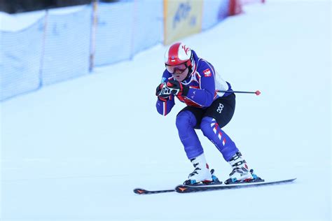 Andrzej Duda podczas otwarcia Slalom Maratonu z narciarzami