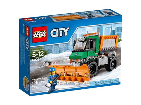 Zdjęcie przedstawiające model LEGO® City Pług śnieżny w akcji na zaśnieżonej drodze