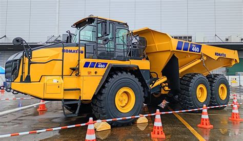 Render lub schemat koncepcyjny wozidła Komatsu HM460 oparty na opisach