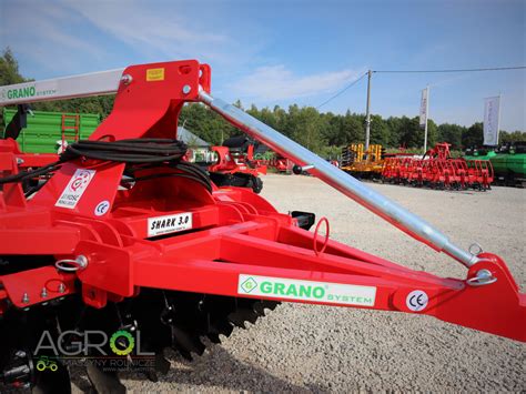 Schemat budowy agregatu Grano System Shark z zaznaczeniem talerzy 560 mm i wału oponowego