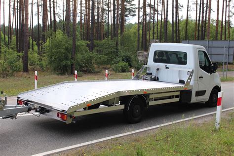 Ilustracja lawety dwuosiowej z minikoparką