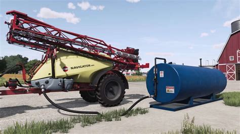 Infografika przedstawiająca różnicę między opryskiwaczem a rozrzutnikiem nawozu w Farming Simulator.