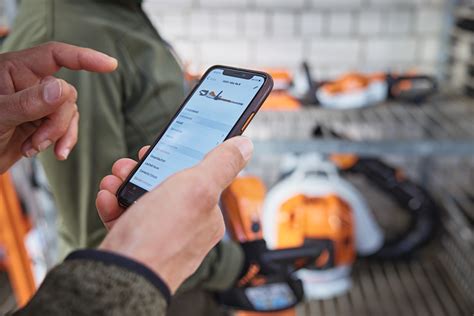 smartfon z aplikacją STIHL connected