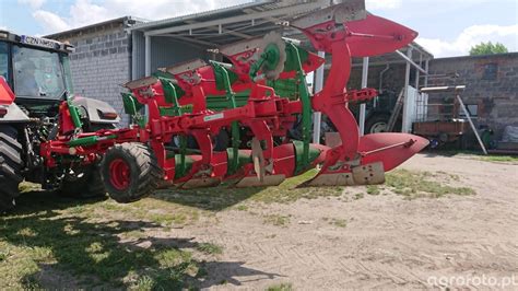 Zdjęcie pługa Unia Ibis Vario S5 w polu