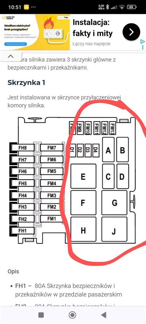 Schemat i opis skrzynki bezpieczników w komorze silnika Komatsu WB92/WB93S-5