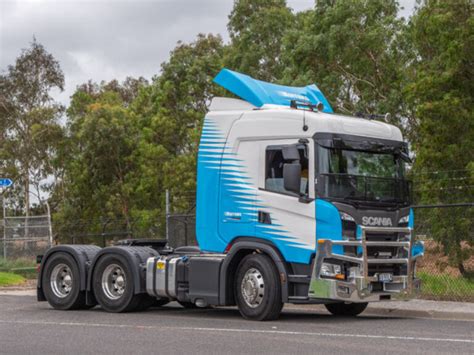 Thematic photo of a Scania 500 PS prime mover on a highway