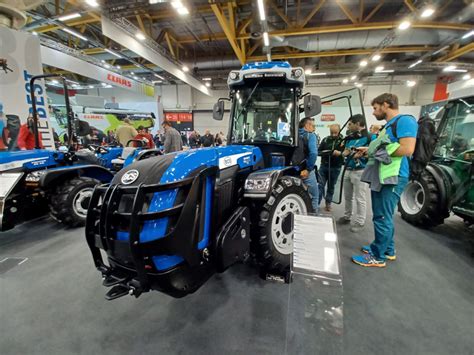 Ciągnik izodiametryczny BCS Spirit 70 podczas targów EIMA 2022