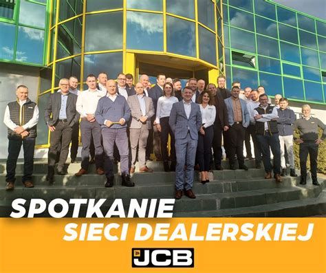 serwisant JCB przy maszynie lub mapa sieci dealerskiej