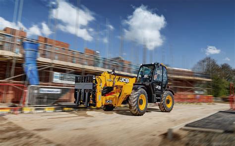 Thematic photo of a JCB 527 telehandler at work
