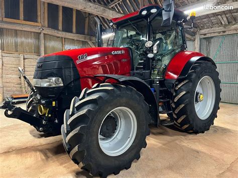Zdjęcie ciągnika Case IH Puma 185 w trakcie pracy polowej