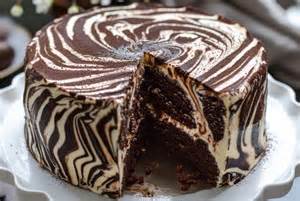 Zdjęcie nowoczesnej wersji ciągnika gąsienicowego DT-75D