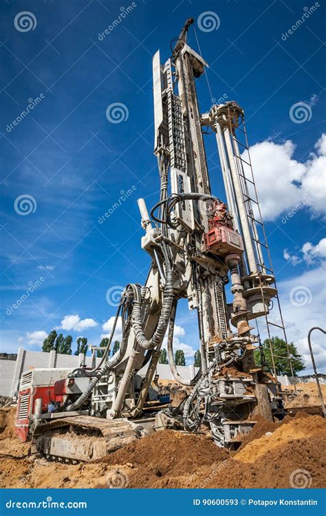 Thematic photo of a construction site with a drilling rig in action
