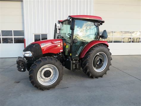 Zdjęcie ciągnika Case IH Farmall 75A w warunkach polowych