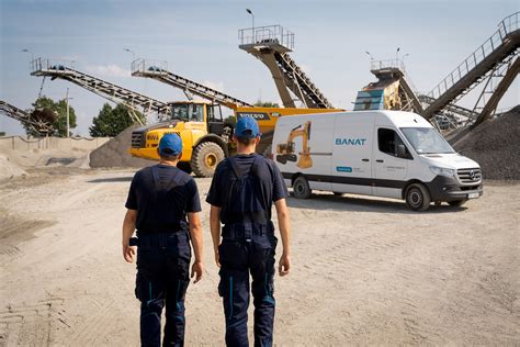 Zdjęcie nowoczesnej floty maszyn budowlanych firmy Marko