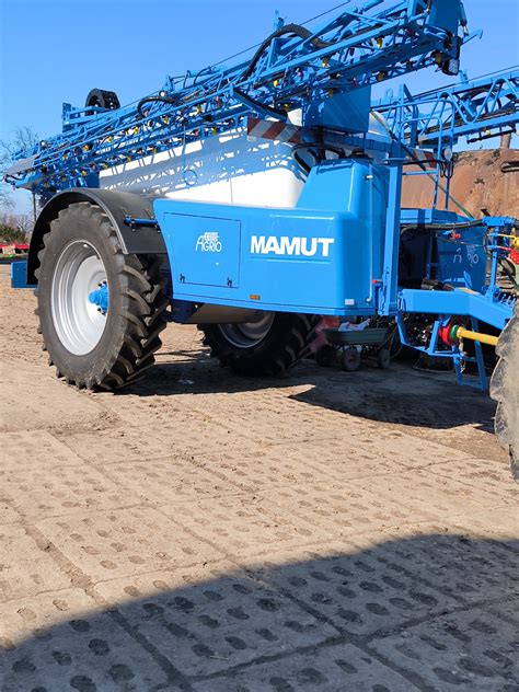 Opryskiwacz Agrio Mamut Topline z widocznym systemem SeleJet