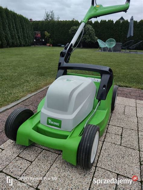 Zdjęcie przedstawiające kosiarkę elektryczną VIKING w akcji