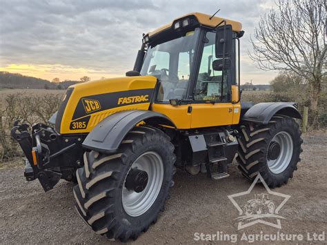 Zdjęcie ciągnika JCB Fastrac 3185 w akcji