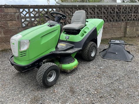Thematic photo of a Viking garden tractor MT 540 in a garden